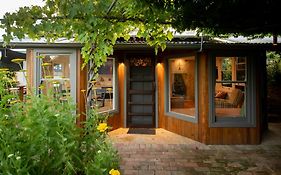 Delphi, Adelaide Hills Garden Bnb